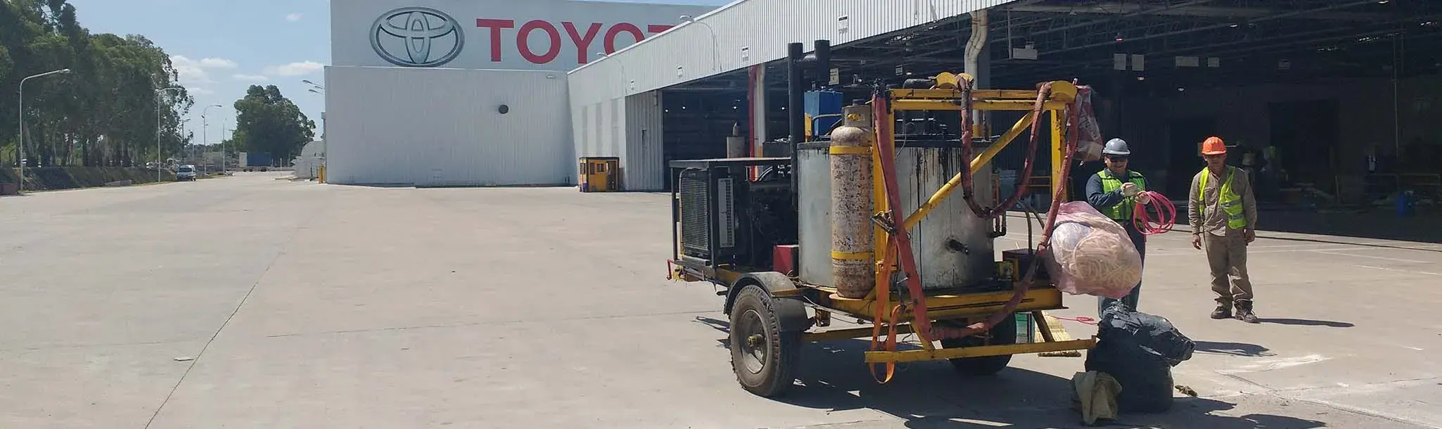 Sellado de juntas en la planta Toyota de Zárate